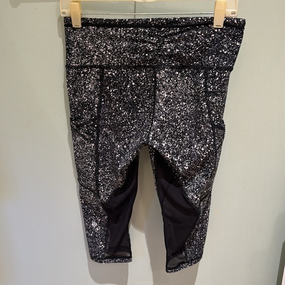 Lululemon black and white capris EUC - Picture 2 of 3